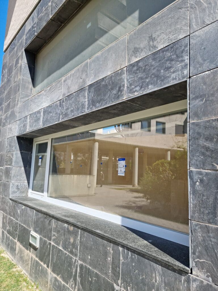 detalle-fachada-primera-ocupacion-local-comercial-obra-empresa-reformas-valencia-contrucciones-dv4-22